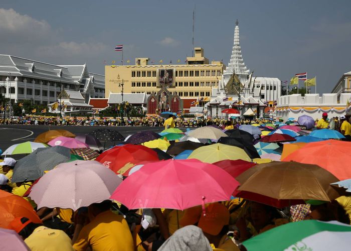 ประชาชนแน่น เฝ้าทูลละอองธุลีพระบาทรับเสด็จ พระบาทสมเด็จพระเจ้าอยู่หัวฯ