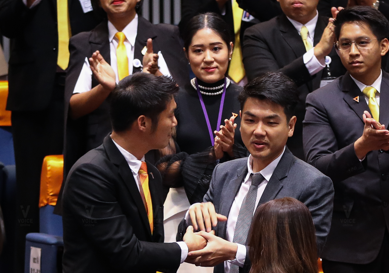 ธนาธรและปิยบุตร-จับมือ-พรรณิการ์-ยุติการปฏิบัติหน้าที่-ส.ส.อนาคตใหม่