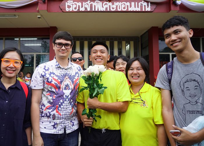 'ไผ่​ ดาวดิน​' รับอิสรภาพ​ ลั่น​ ขอทำงานเพื่อสิทธิมนุษยชนต่อ​