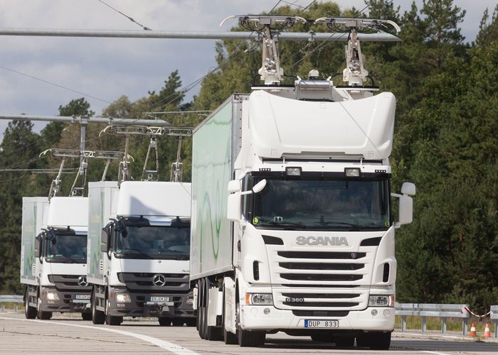 เยอรมนีเปิดใช้ eHighway ให้รถบรรทุกไฮบริดชาร์จไฟขณะวิ่งได้