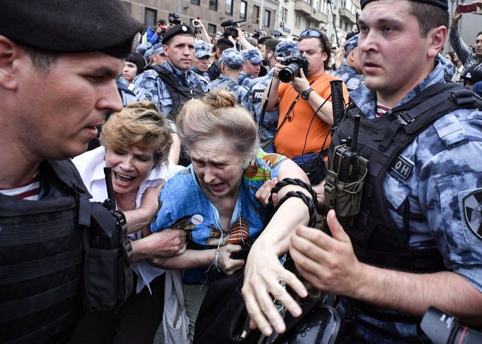 ตร.รัสเซียจับผู้ชุมนุมกว่า 500 คน หลังประท้วงคดียัดข้อหานักข่าว