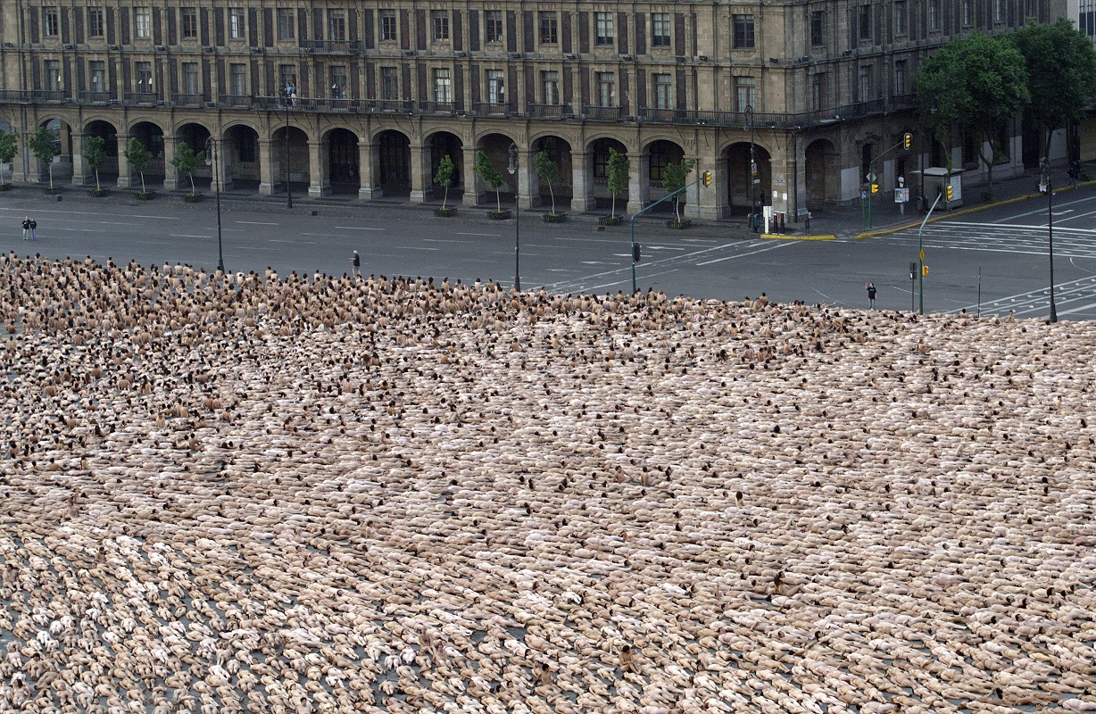 afp-spencer tunick.jpg