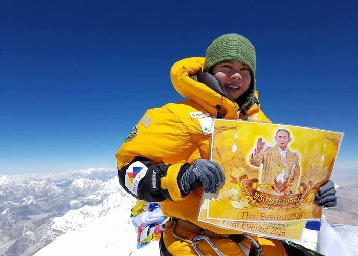 'หมออีม' ทันตแพทย์หญิง นักปีนเขาไทยคนแรกพิชิต 7 Summits สำเร็จ