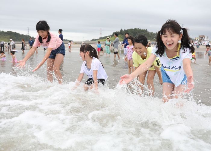 'ฟุกุชิมะ' เปิดชายหาดอีกครั้งในรอบ 8 ปี หลังจากภัยพิบัติโรงไฟฟ้านิวเคลียร์