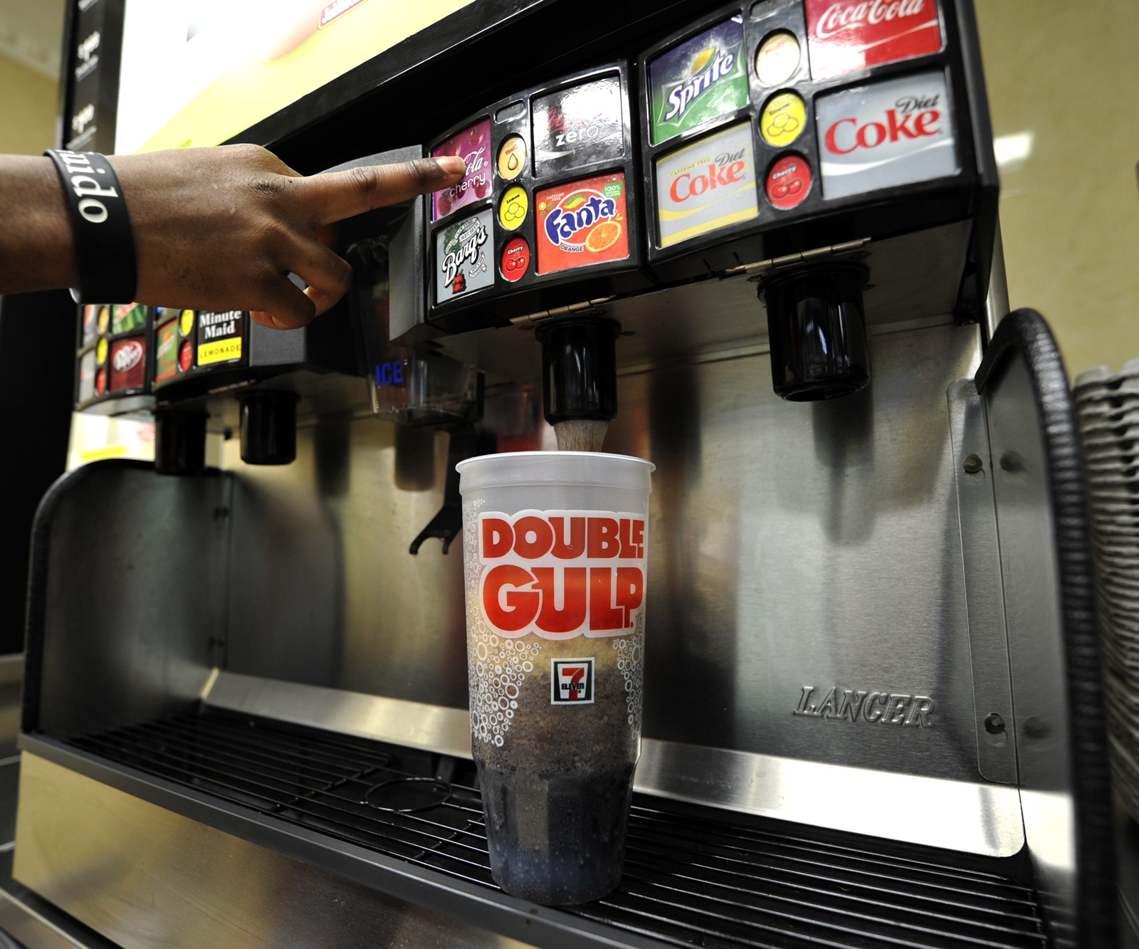 AFP-เครื่องดื่ม-บิ๊กกัลป์-double gulp-เซเว่นอีเลฟเว่น-น้ำอัดลม.jpg