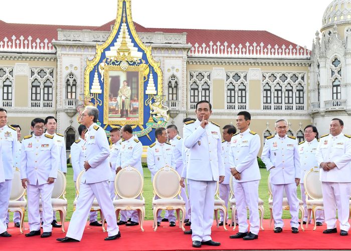 ล็อกเป้า 14 รมต.สีเทา รัฐบาล 'ประยุทธ์2' รับศึกฝ่ายค้านตั้งป้อมชำแหละ