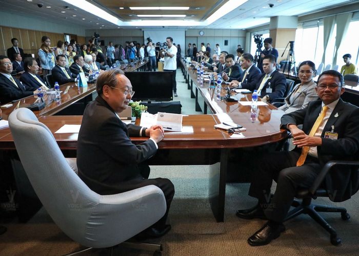 19 พรรคร่วมรัฐบาลประชุมร่างนโยบาย - 'ทรงกลด' เล็งสร้างกาสิโนในไทย