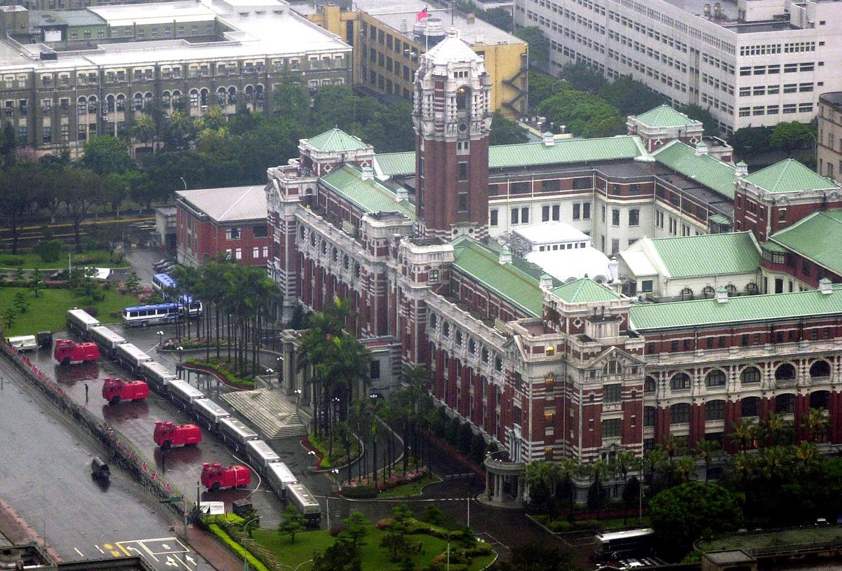 afp-  taiwan presidential office building 2004.jpg