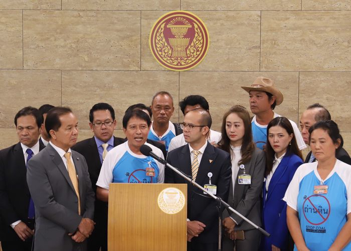 'คนรักษ์โพกรวม' บุกสภายื่นหนังสือ 'ฝ่ายค้าน' จี้รัฐบาลหยุดสร้างมลพิษให้ประชาชน