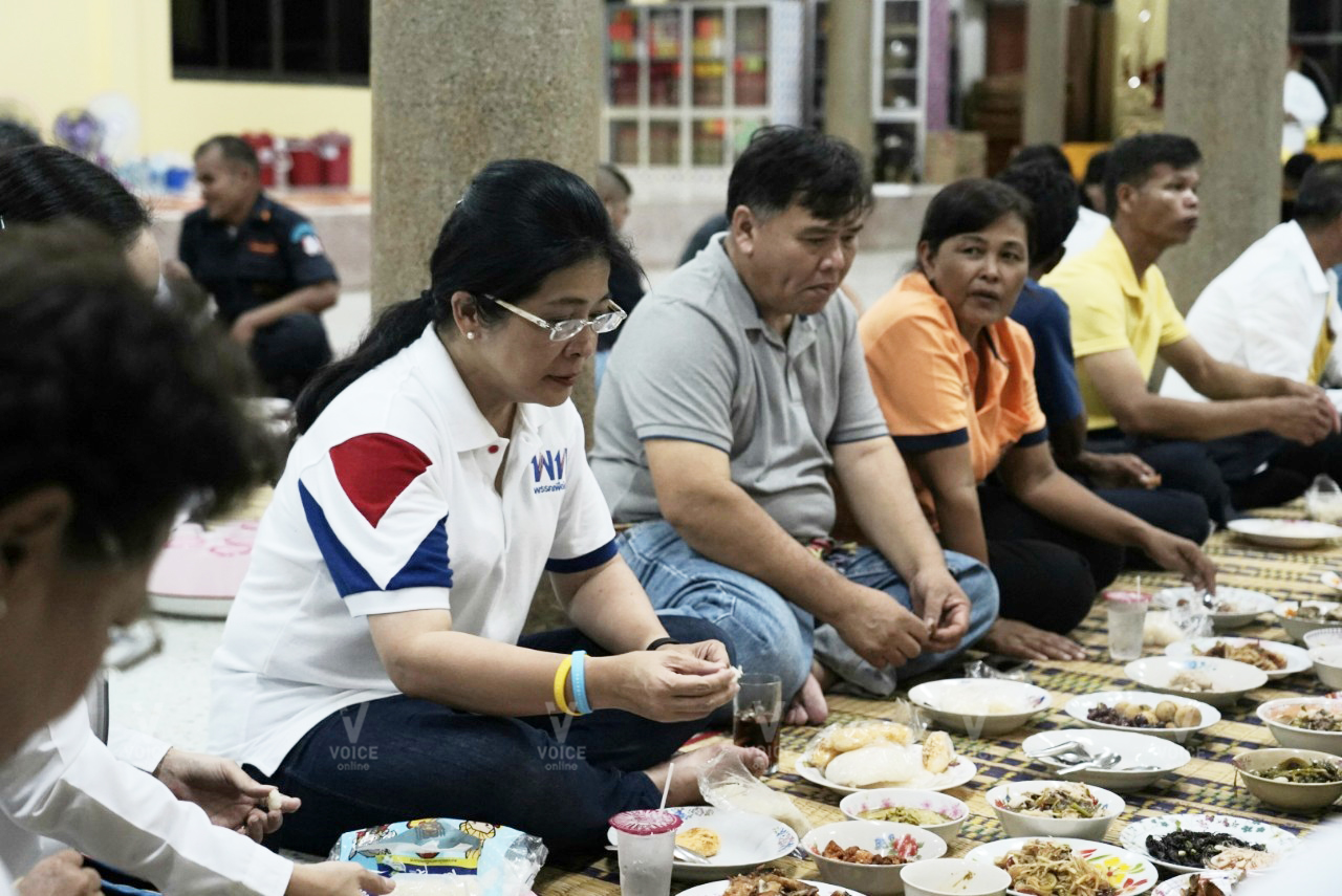 สุดารัตน์ เพื่อไทย วัดสว่างเหล่าอ้อย กาฬสินธุ์ .jpg