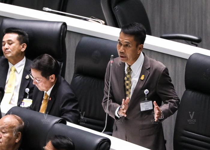 'สุทิน' ฉะ 'ประยุทธ์' ลบทิ้ง ม.161 ดึงฟ้าต่ำป้องตนเอง -  'วิษณุ' ย้ำถวายสัตย์เป็นเรื่อง ครม. - กษัตริย์