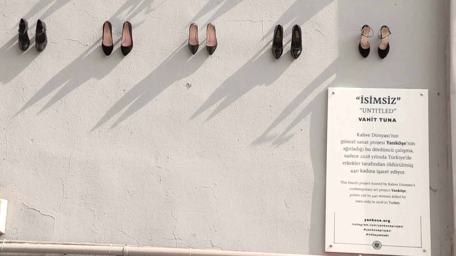 Ruptly-ศิลปินตุรกีจัดแสดงรองเท้าบนกำแพง ระลึกถึงผู้หญิงที่ถูกฆาตกรรม-วาฮิต ตูนา-Wahit Tuna
