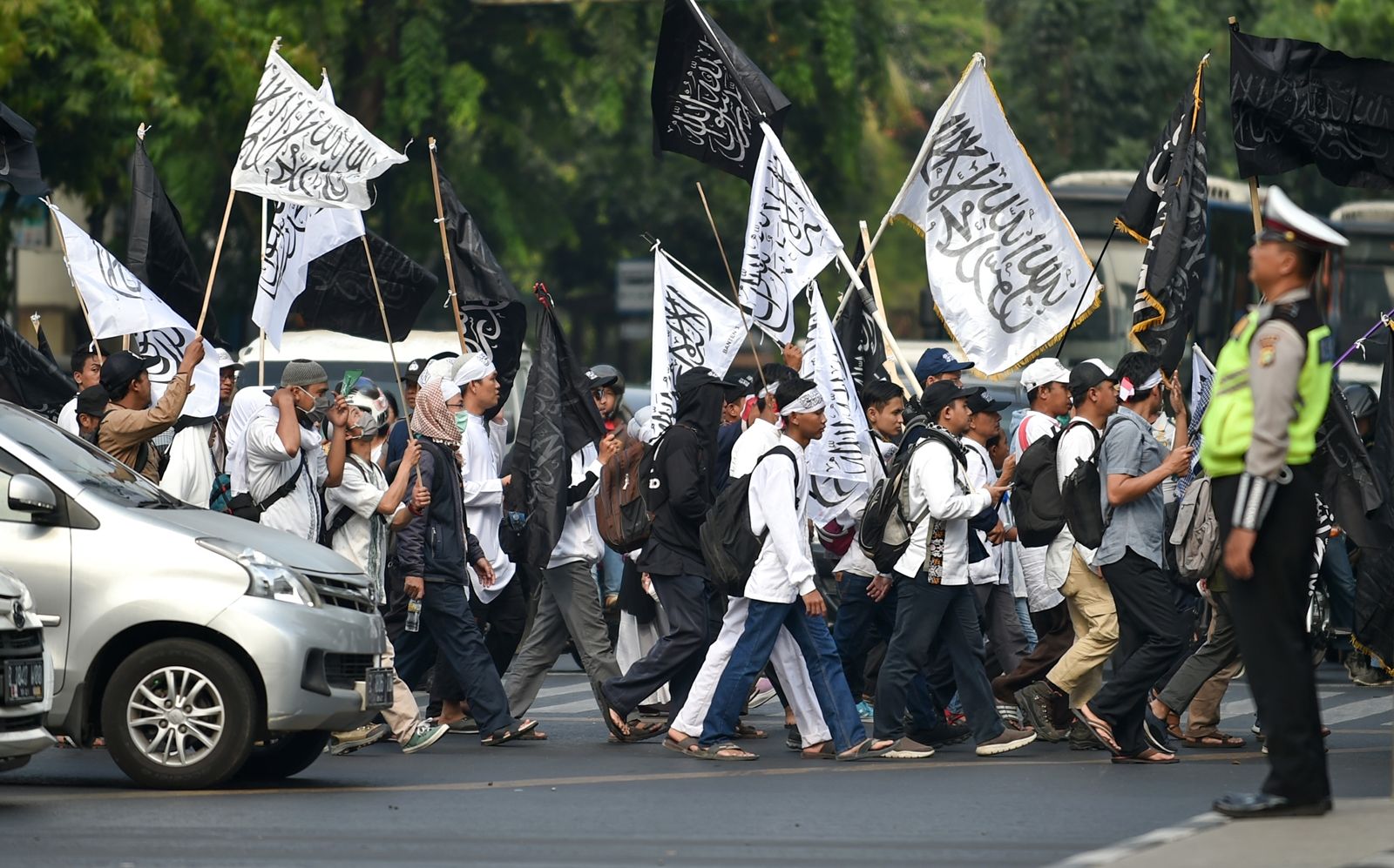 AFP-ขบวนประท้วงต่อต้านโจโกวีที่ไม่พอใจเรื่องการแก้ไขกฎหมายลดอำนาจหน่วยงานตรวจสอบทุจริตในอินโดนีเซีย.jpg