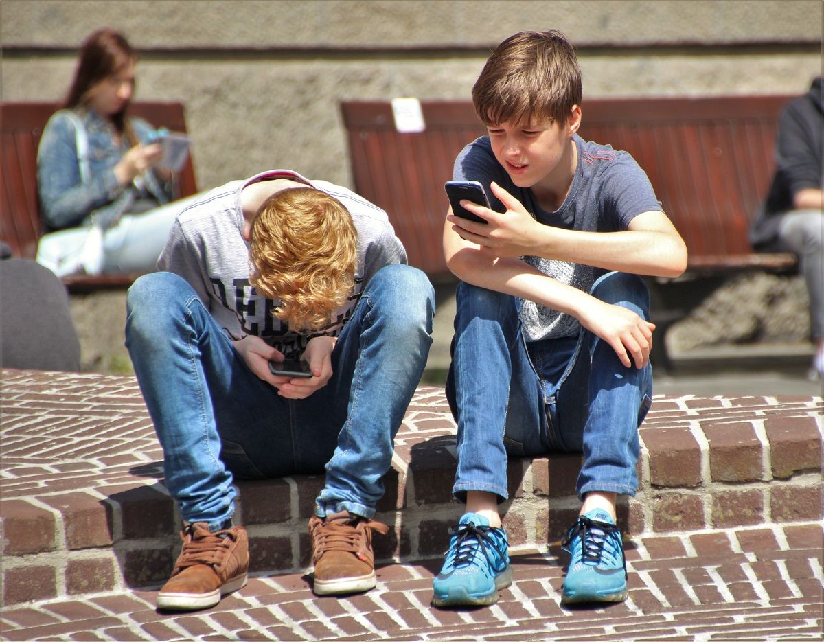 pexels - smartphone - social media - teenage - boy