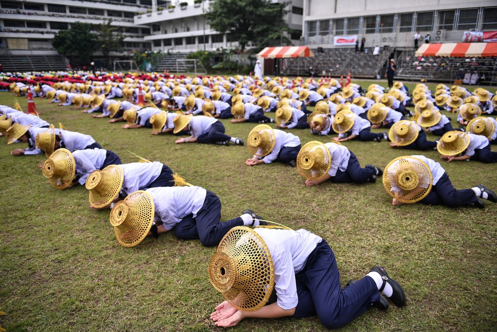 AFP-นักเรียนไทยซ้อมต้อนรับโป๊ปฟรานซิส.jpg