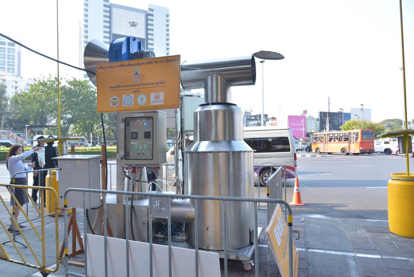 เครื่องฟอกอากาศต้นแบบ.jpg