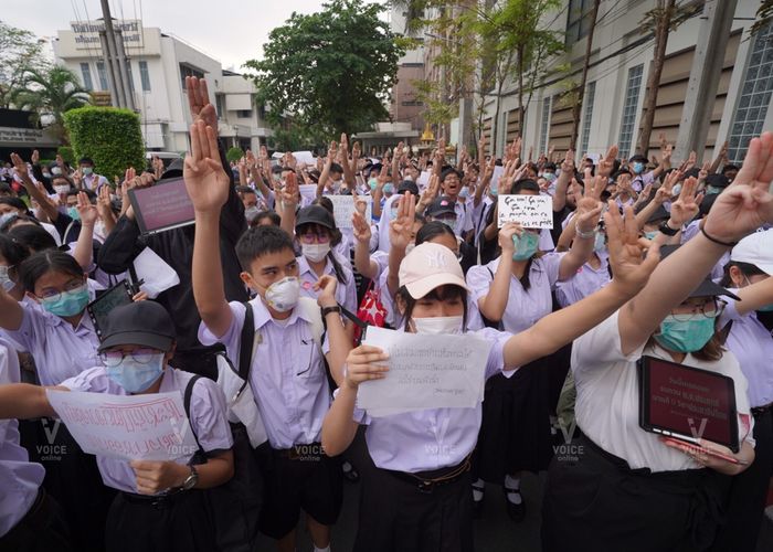 นี่คือจุดเริ่มต้น? ยกระดับ-จุดพลังแฟลชม็อบสู่ชุมนุมใหญ่