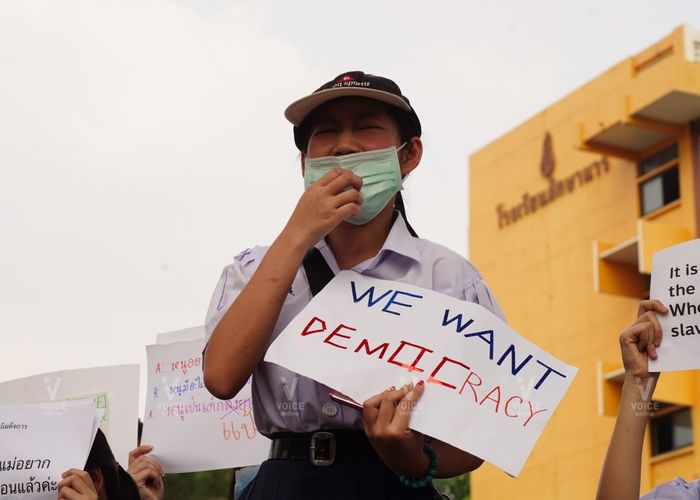 'นร.ศึกษานารี' จัดแฟลชม็อบ ส่งเสียงถึงรัฐบาล ยันเสรีภาพการเเสดงออก