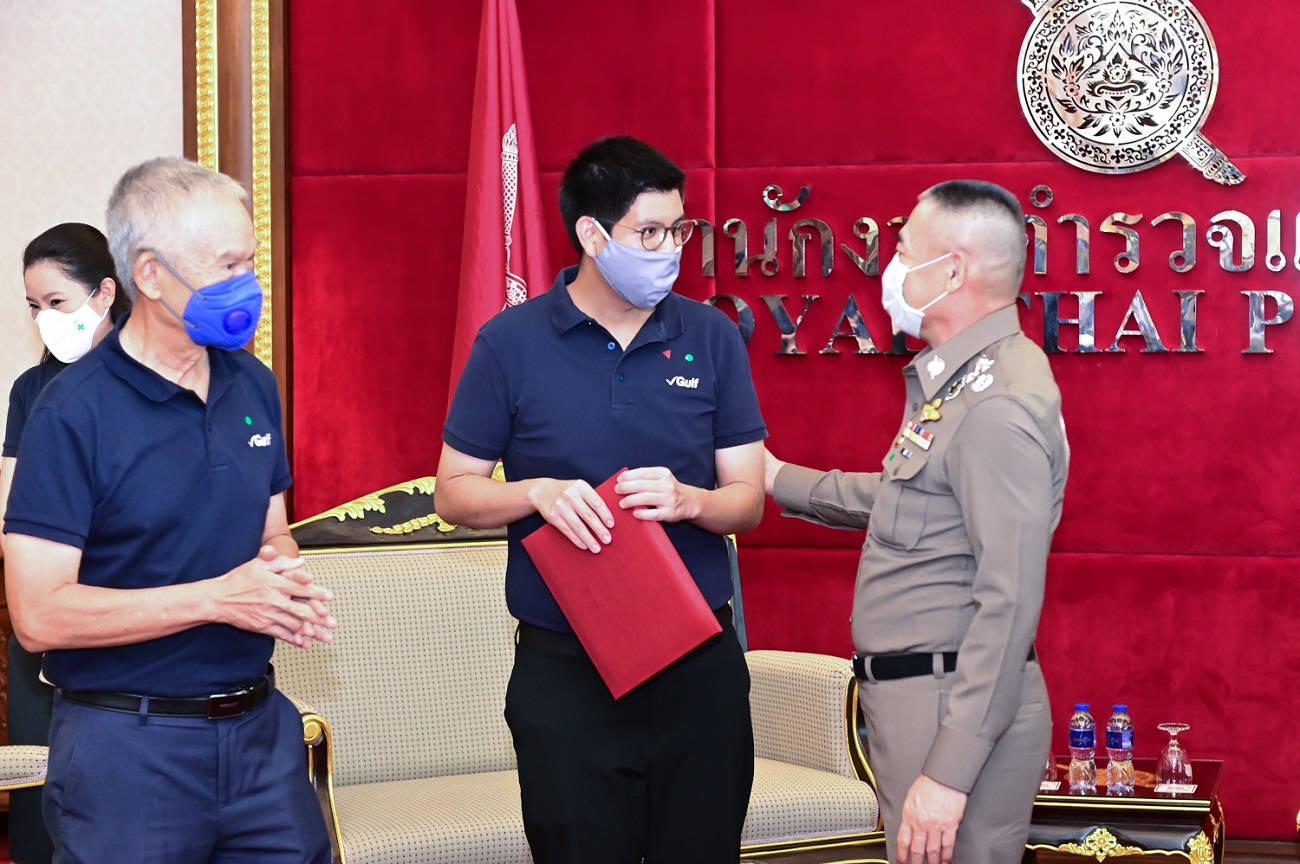 GULF- 5 Million Baht Donation to the Police Medicine Foundation2.jpg