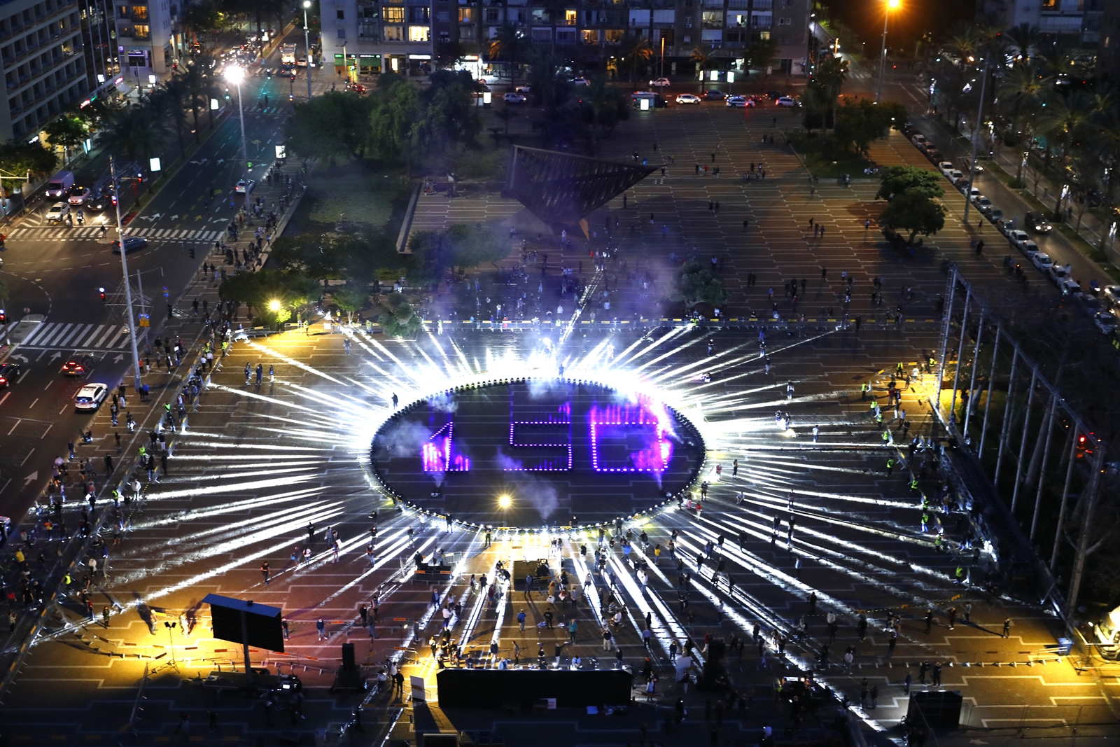 AFP-คนวงการบันเทิง นักจัดอีเวนต์ จัดแสดงแสงสีเสียงประท้วงรัฐบาลอิสราเอลล็อกดาวน์ช่วงโควิดกระทบ ศก.jpg