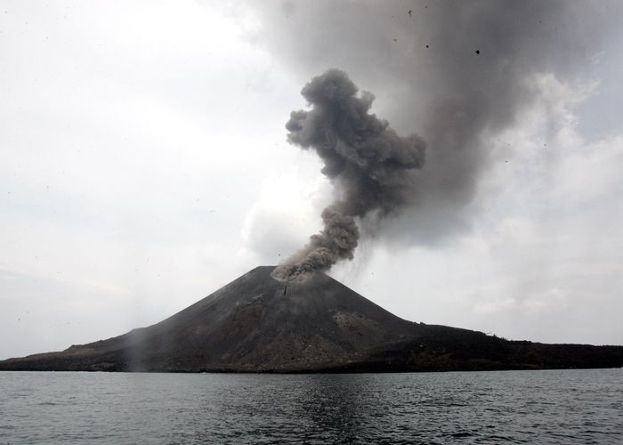 ภูเขาไฟ 2 ลูกในอินโดนีเซียปะทุไล่เลี่ยกันช่วง 'ล็อกดาวน์'