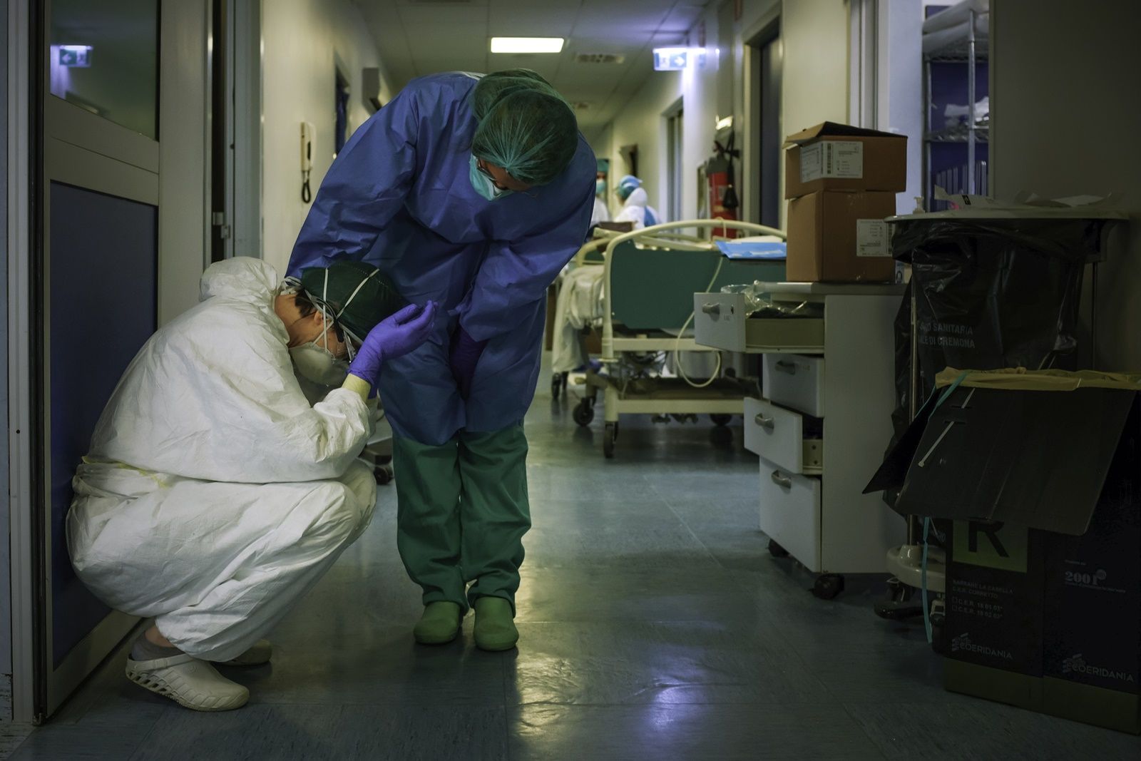 AFP-แพทย์ในโรงพยาบาลอิตาลีสู้โควิด-ไวรัสโคโรนา-COVID-ชุดป้องกัน อุปกรณ์การแพทย์-หมอ-โรงพยาบาล.jpg