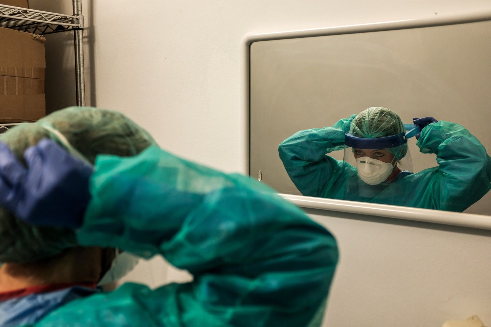 AFP-แพทย์ในโรงพยาบาลอิตาลีสู้โควิด-ไวรัสโคโรนา-COVID-ชุดป้องกัน อุปกรณ์การแพทย์.jpg