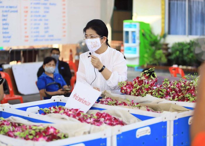 'สุดารัตน์' เดินหน้ากิจกรรม 'ช่วยกันหน่อย' แจกกล้วยไม้ ช่วยปชช.หารายได้เพิ่ม