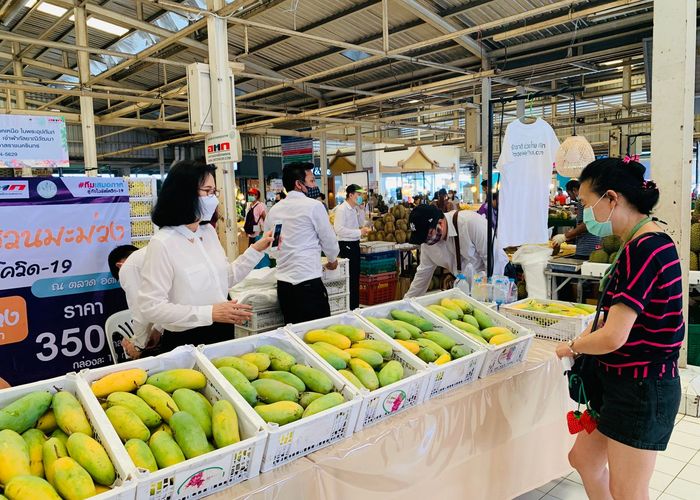 'ลดาวัลลิ์'ใช้เฟซบุ๊กไลฟ์ช่วยเกษตรกรขาย 'มะม่วงมหาชนก' หลังโควิดพ่นพิษ ส่งออกไม่ได้