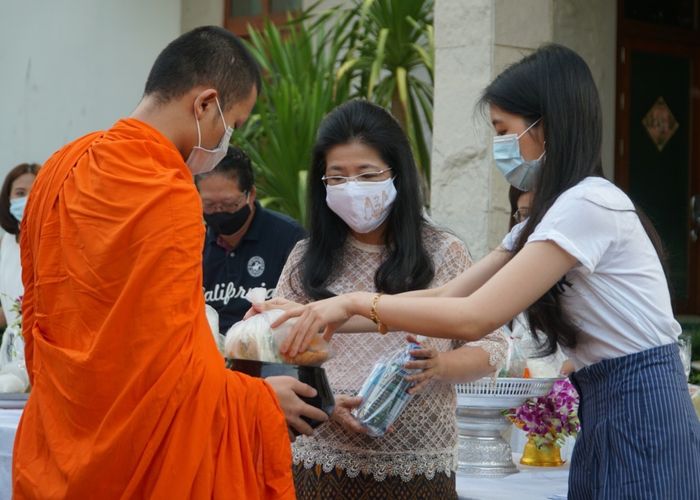 'หญิงหน่อย' มอบเครื่องช่วยหายใจให้ รพ.ธรรมศาสตร์ ในโอกาสวันคล้ายวันเกิด