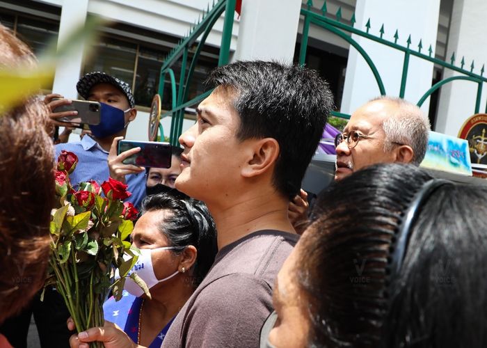 'หมู่อาร์ม' รายงานตัวรับทราบข้อกล่าวหาหนีทหาร ลุ้นยื่นหลักทรัพย์ประกันตัว