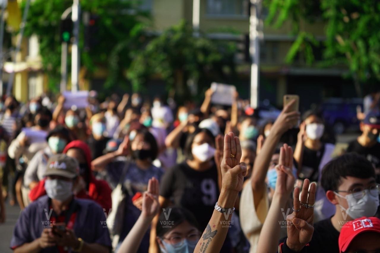 แฮมทาโร่ อนุสาวรีย์ประชาธิปไตย แฟลชม็อบ  เผด็จการ สามนิ้ว 301298021164956240_n.jpg