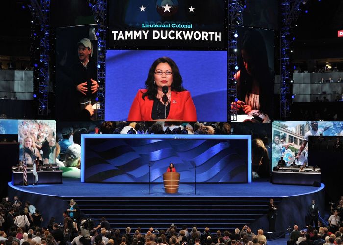 โลกไม่ได้แบน: จับตา แทมมี่ ดักเวิร์ธ หญิงเชื้อสายไทยหัวใจอเมริกันในศึกเลือกตั้งสหรัฐฯ ปี 2020