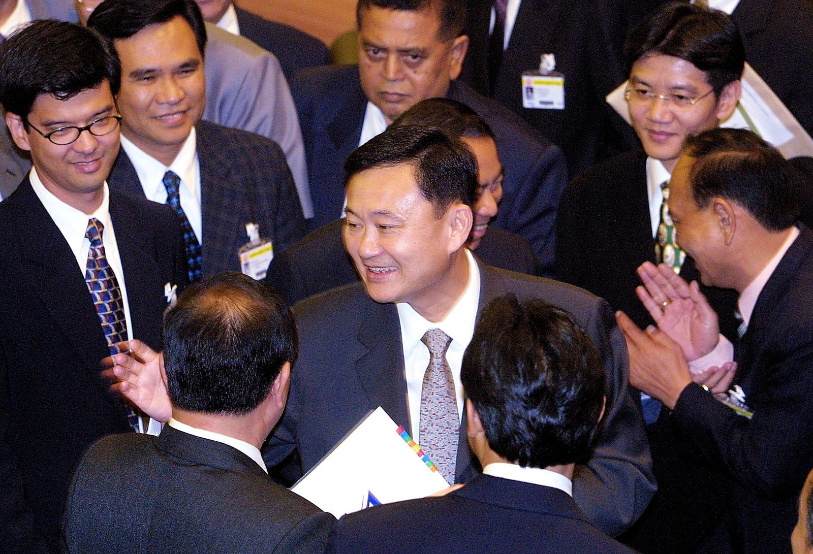 ทักษิณ สภา นายกรัฐมนตรี PH2001020937310.jpg