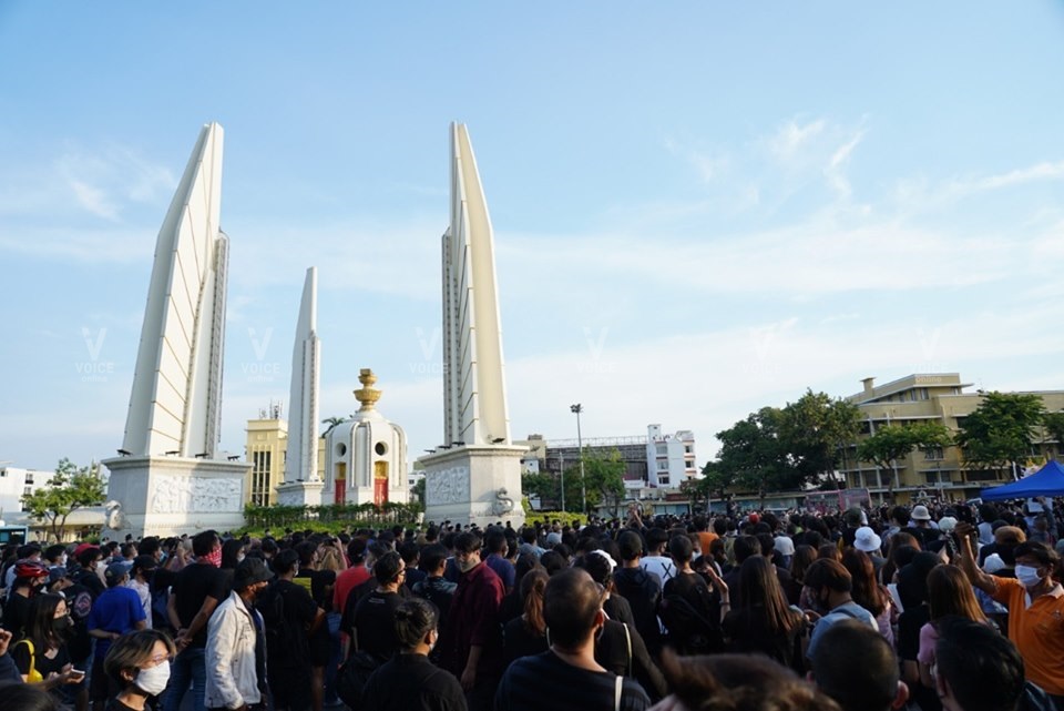 ชุมนุม เยาวชนปลดแอก อนุสาวรีย์ประชาธิปไตย