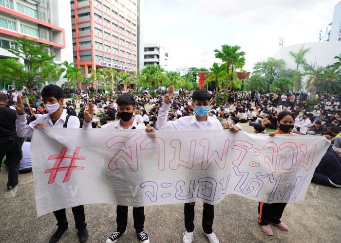 'ลูกพระจอม-ลูกพระวิษณุ' ชุมนุม 'วิพากษ์โซตัส-ถล่มเผด็จการ'