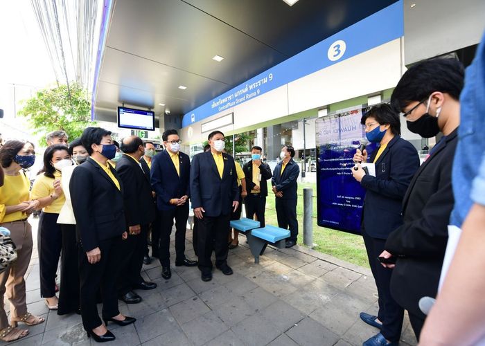 กทม.เปิดตัวป้ายรถเมล์โฉมใหม่ 'เช็ค ชาร์จ แชร์' ฟรี