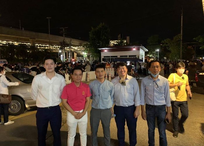 'สุดารัตน์' โพสต์ 3 พรรคดูแลม็อบหน้า สน.บางเขน บี้นายกฯ เคารพสิทธิ-เลี่ยงรุนแรง