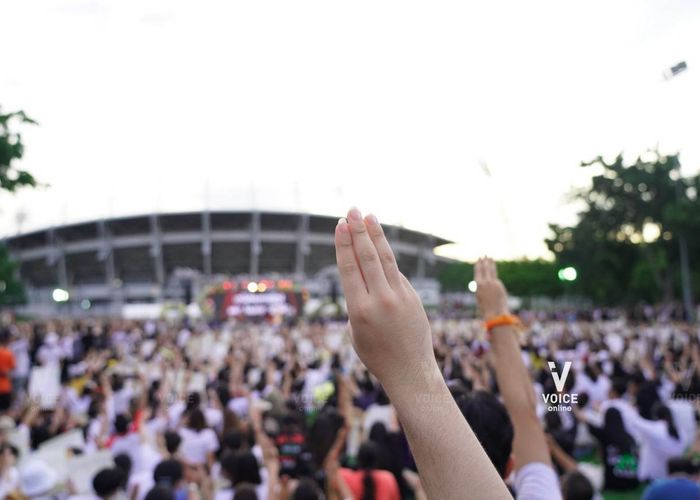 ชุมนุม 'ธรรมศาสตร์จะไม่ทน' คึก- 'สหายนิค' ปราศรัยขู่ปลุกม็อบปูทางยึดอำนาจเจอต้านแน่