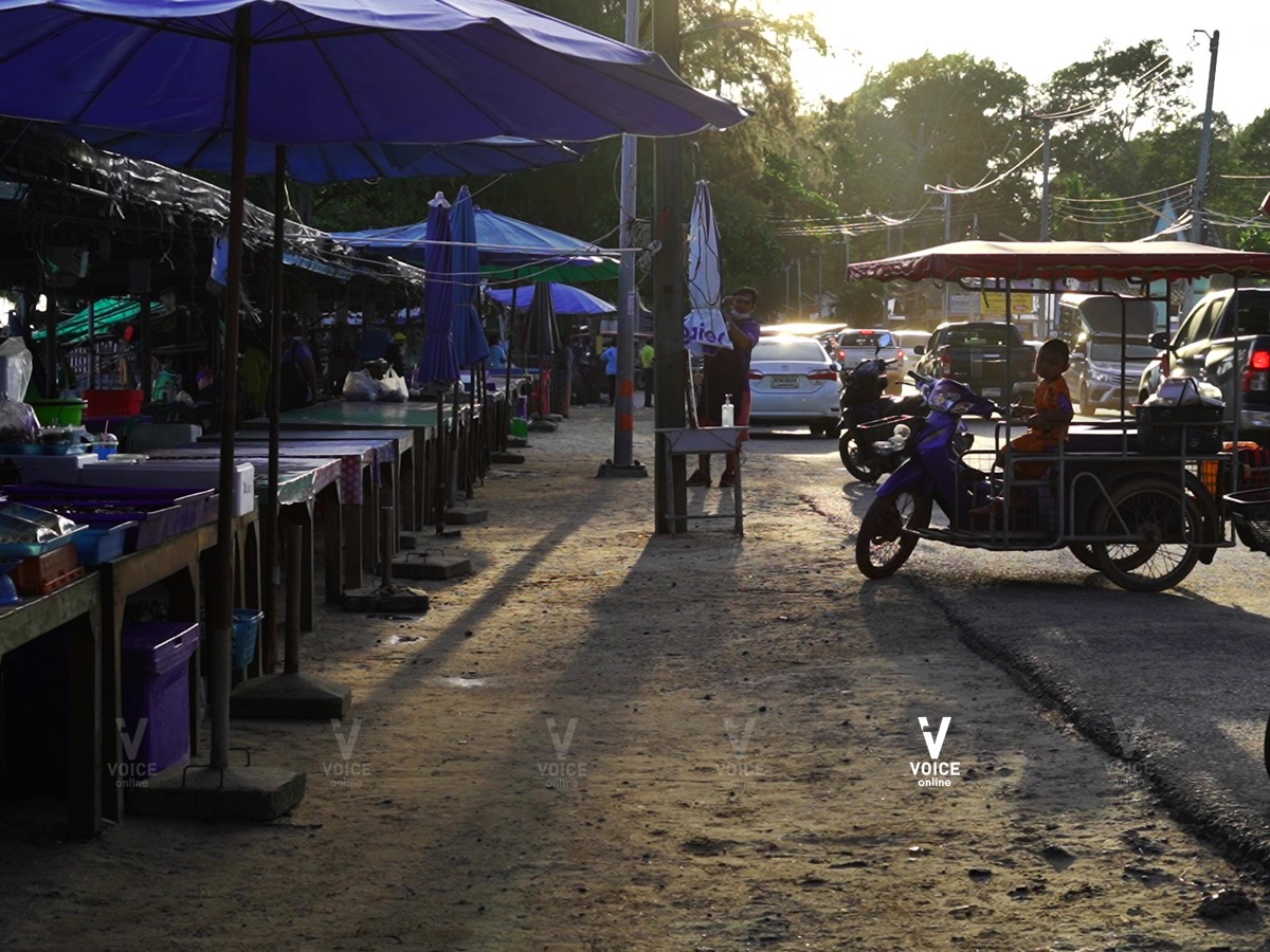 ระยอง สวนสน ชายหาด ร้านค้า ร้านอาหาร 