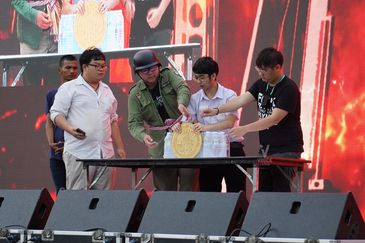 พิธีปักหมุด หมุดคณะราษฎร แกนนำ สนามหลวง แนวร่วมธรรมศาสตร์ กันยายน ชุมนุม