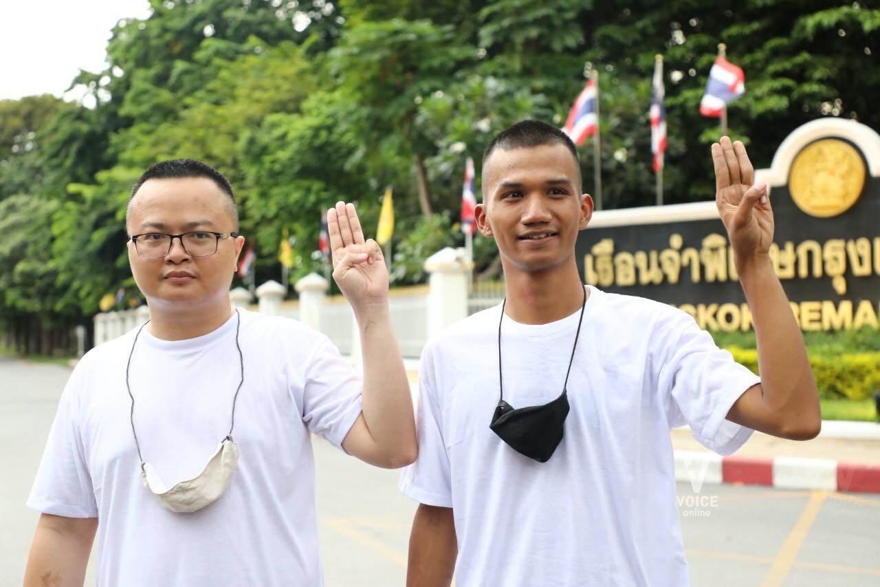 ไมค์ ภาณุพงศ์ อานนท์  เรือนจำ สามนิ้ว เผด็จการ 46861704811_6107240991769403500_n.jpg