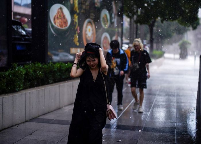 มหาวิทยาลัยจีนถูกวิจารณ์ หลังแนะนำนักศึกษาหญิงอย่าใส่ชุด 'เปิดเผยมากเกินไป'