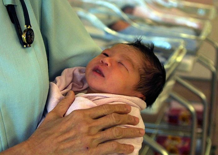 สิงคโปร์เสนอโบนัสให้เด็กเกิดใหม่ กระตุ้นมีลูกช่วงโควิด-19