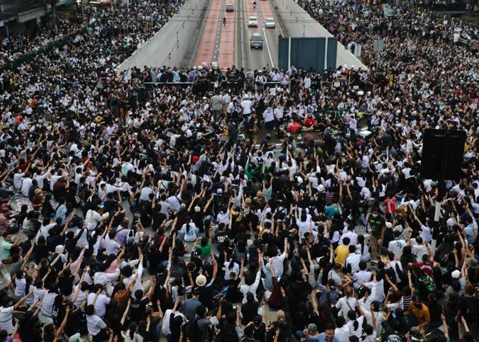 'อนุสรณ์ มธ.' ชี้ม็อบไร้แกนนำ "สปิริตแห่งยุคสมัย" - ม็อบราษฎรแยกเกษตรยุติชุมนุม