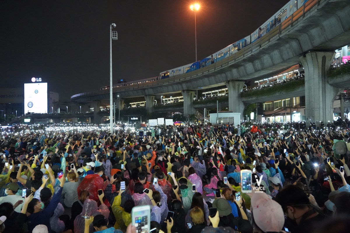 ม็อบ คณะราษฎร ชุมนุม อนุสาวรีย์