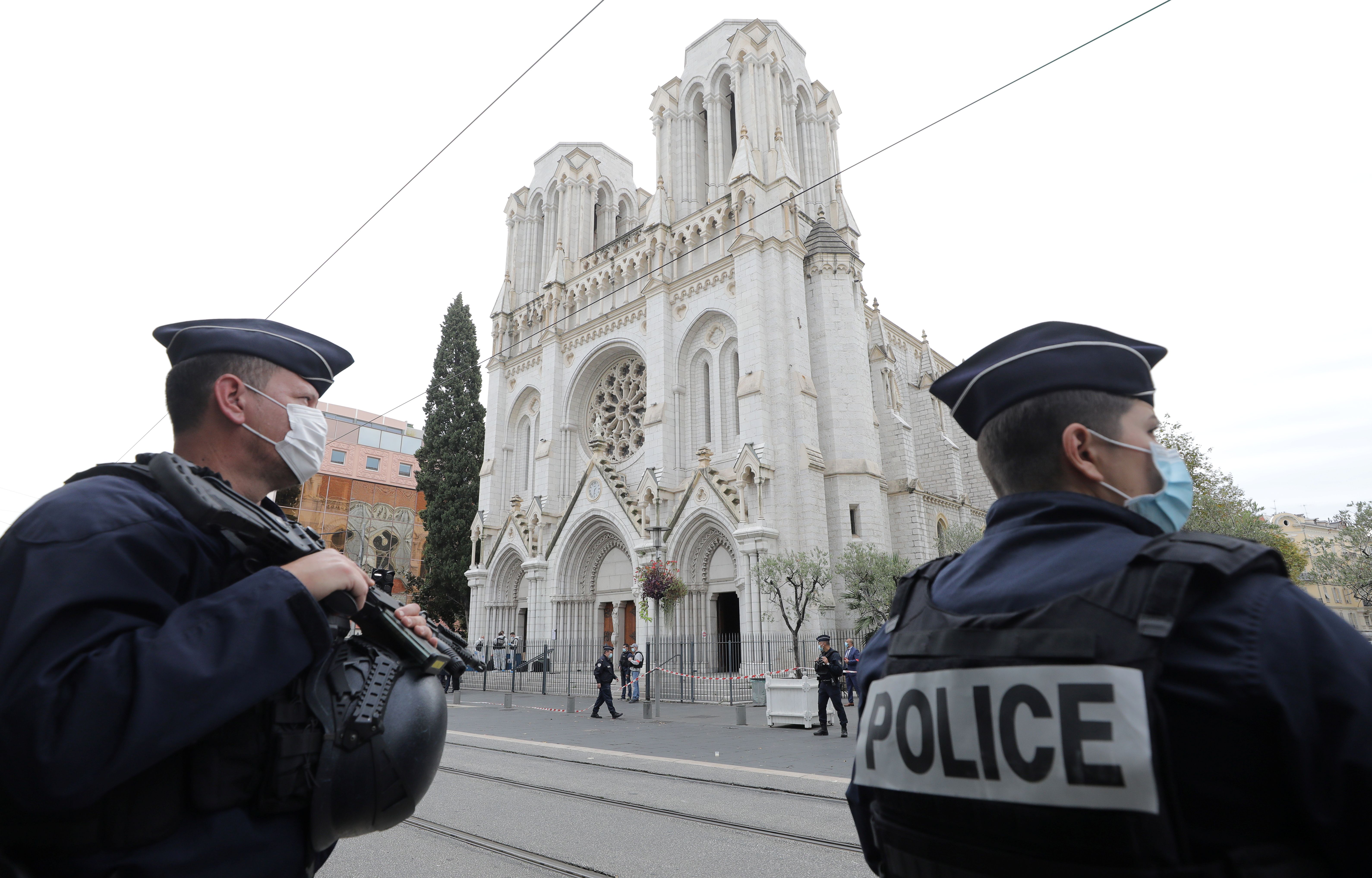 Reuters-ฆ่าตัดคอแทงคนตายกลางโบสถ์เมืองนีซของฝรั่งเศส ก่อการร้าย