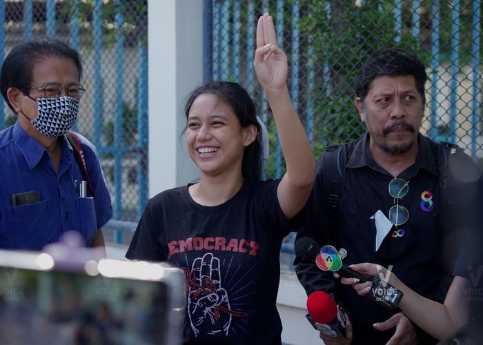 ปล่อยตัว 'มายด์ ภัสราวลี' ขู่ 'ประยุทธ์' ไม่รับข้อเสนอ เจอราษฎรชุดใหญ่แน่