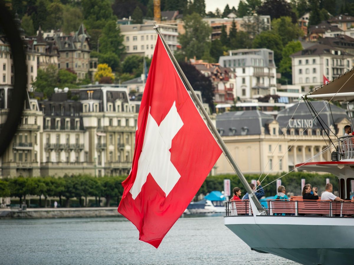 ธงชาติ เศรษฐกิจ ท่องเที่ยว สวิตเซอร์แลนด์