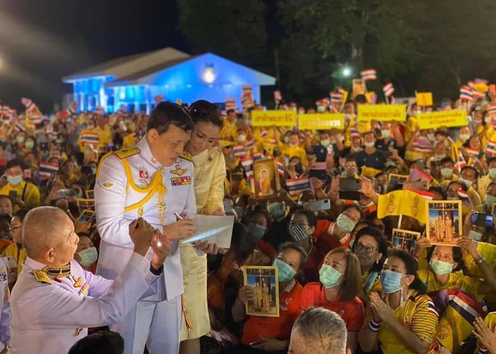 'จิตอาสาพระราชทาน' ยกบทความ ดร.อานนท์ แจง 12 ข้อปมภาษี-ทรัพย์สินในหลวง